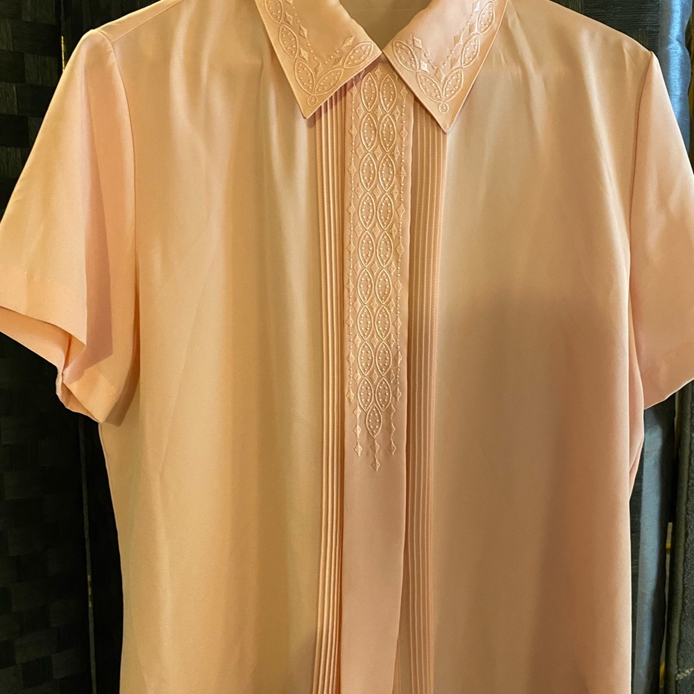 Dress blouse XL Light peach brand Claudia Richard.